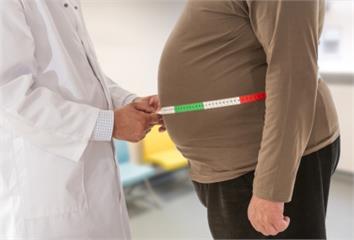 肥胖增加女性早期髖部骨折的機率　尤其骨密度低於平...