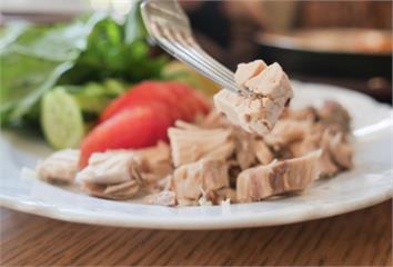 雞胸肉總是又乾又柴？專家授「3嫩肉關鍵」 第2招...