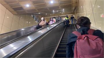 新埔站上行電扶梯「突下滑」 北捷：煞車迴路異常