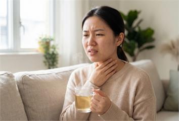 喉嚨痛到吞口水都痛？醫曝「急救5招」  1調味料...