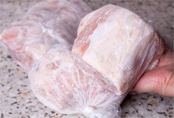 冷凍肉千萬別放室溫解凍！專家授「3安全解凍法」這...