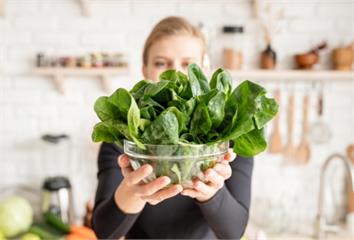 營養學博士推薦4蔬菜幫你清腸縮小腹  有蔬菜之王...