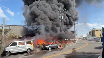 台南永康廢棄物火警延燒！工廠、5車慘被火舌侵襲 ...