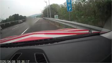 新竹9歲童國道徘徊險遭大貨車撞 警飛奔抱起救援畫...