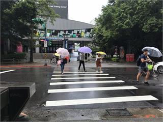 北台灣整日有涼意 4縣市大雨特報 下半天雨勢漸歇...