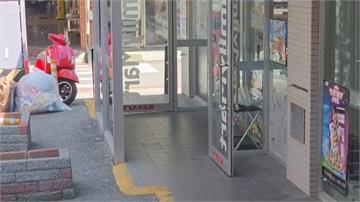 不滿冰淇淋掉落嗆要投訴 超商店員下跪大喊對不起