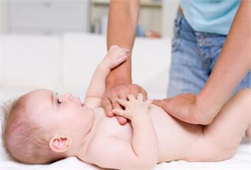 新生女嬰全身紅疹驗出罕見疾病  醫籲家長勿慌早期...