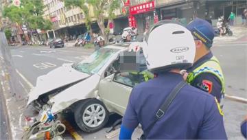 78歲翁三峽學校路口失控暴衝 女學生還原現場狀況