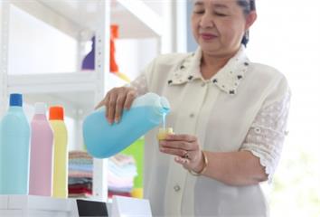 洗衣精「這成分」恐害你紅疹、發癢！醫示警 別再被...