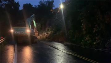 新竹大雨釀道路坍方！ 警消急拉封鎖線搶修