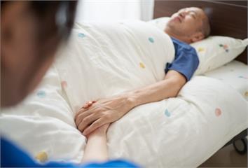 「要救還是不救？」家屬意見分歧 醫揭善終困境：沒...