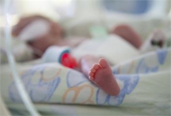 新生兒染腸病毒恐重症惡化快！　醫示警：3大症狀速...