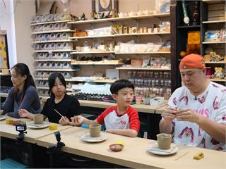 《雙星家遊團》何妤玟、哈孝遠交流育兒經 籃球牽起...