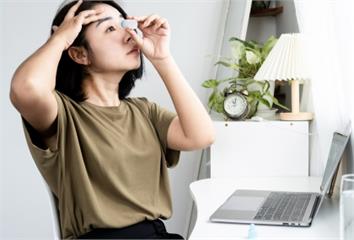 眼睛點人工淚液還是乾？  醫授「5大舒緩技巧」冷...