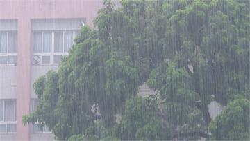 8月下完整年雨！高雄累積雨量「黑灰色」 網崩潰：人生第一次看到