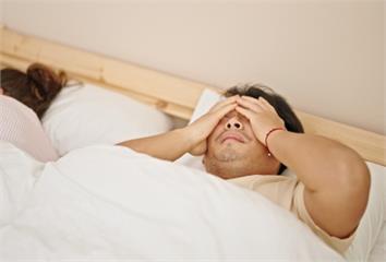 睡覺有一點聲音就醒？醫揭關鍵  睡前1習慣讓你睡...