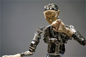 英國高擬真機器人 具備人工智能、學習能力