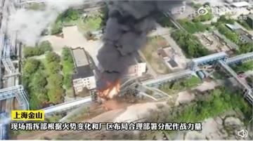 上海石化廠淩晨爆炸！ 烈燄染紅天空「震醒居民」