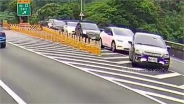 國5坪林段9車「排隊逆上交流道」 網大酸：雞腿換駕照團購