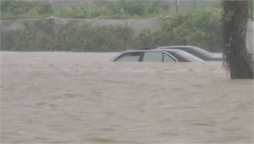 凱米炸雨！雲林斗南積水及胸、車輛滅頂　住戶受困橡...