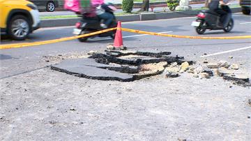 板橋縣民大道突炸出天坑 台電初判「白蟻」咬斷高壓...