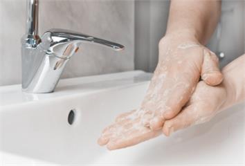 洗手很多次還是覺得髒然後繼續一直洗　恐是罹患這2...