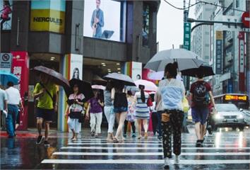 水氣移入全台有雨！貝碧佳今晚恐轉中颱　影響台灣機...