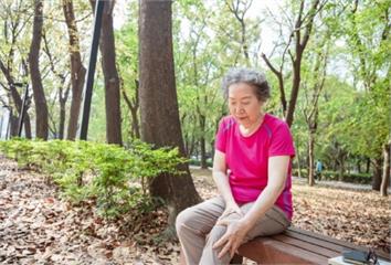 50歲女骨質疏鬆預防全攻略！醫教「8招護骨密度」...