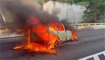 國4豐原段隧道口「驚人火燒車」害塞爆！消防出動6...
