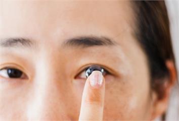 成人能戴角膜塑型片嗎？ 眼科醫曝「4大好處」：乾...