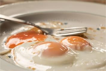 每天吃一顆蛋會怎樣？營養師親測「身體出現這些變化...