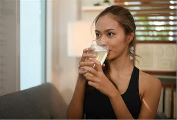 韓星都在喝！「橄欖油＋檸檬汁」紅什麼？專家揭5大...