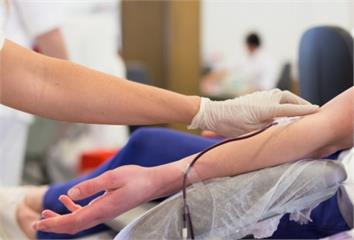 捐血為何要半躺？捐血針比抽血針還粗？ 專家揭「捐...