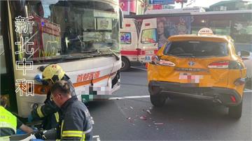 中和驚傳5車連撞！ 1女卡公車底命危送醫不治