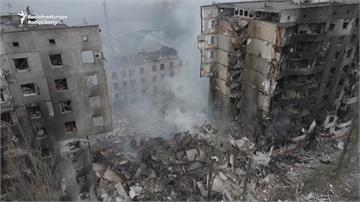 烏克蘭公寓遭俄軍轟炸 百人受困瓦礫堆