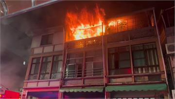 高雄民宅冒火爆炸！父衝火場救4歲兒 逃生墜樓送醫