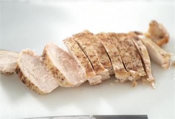 天天吃雞胸肉補蛋白質？醫揭「隱藏元凶」 恐害皮膚...