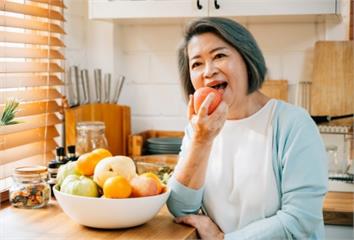 日本長壽飲食專家：我每天輪流吃「這5種水果」！ ...