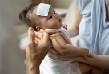 6個月至5歲嬰幼兒接種莫德納有哪些副作用？ 詳解...