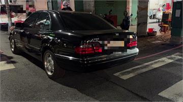 男駕駛「未掛車牌」賓士違停遭檢舉 雙方引爆口角