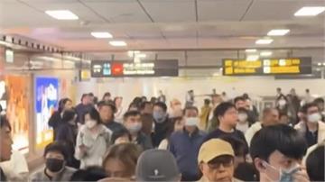 北車M7出口遭面具男丟煙霧彈！ 民眾1命危、1傷...
