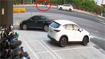 高雄小客車拒檢衝撞警逃逸   警開3槍追緝中