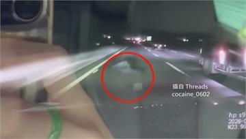 國1凌晨半聯結車爆胎「胎皮散3車道」 害釀29車連環撞