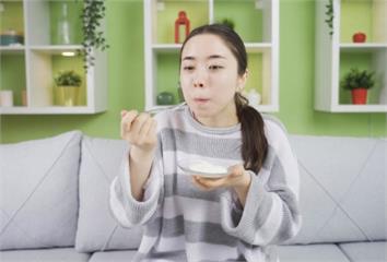 更年期嘴饞又怕胖？ 醫大推「這6種零食」少囤脂、...