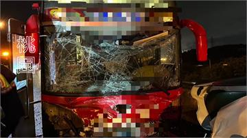 五楊高架晚間7車二次連環撞！ 女下車查看被遊覽車...