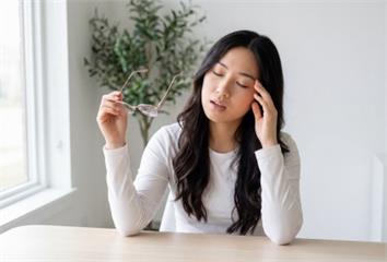 白內障不是都一樣！ 醫揭「皮質型白內障4差異」