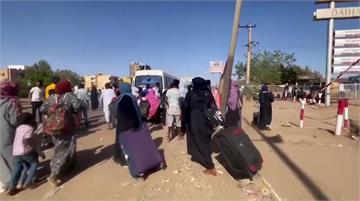 蘇丹內戰逾10萬人逃往鄰國 交戰雙方同意5/4起...