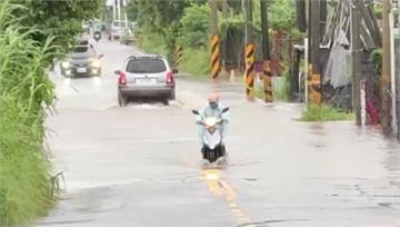 南王里往火車站路淹水 農田泡水釋迦恐爛