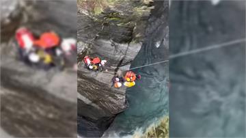 屏東飛龍瀑布5名受困者救出 仍有5人失聯