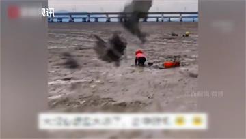 無人機低飛遭漁民「丟泥擊落」 中國網友喊：精準